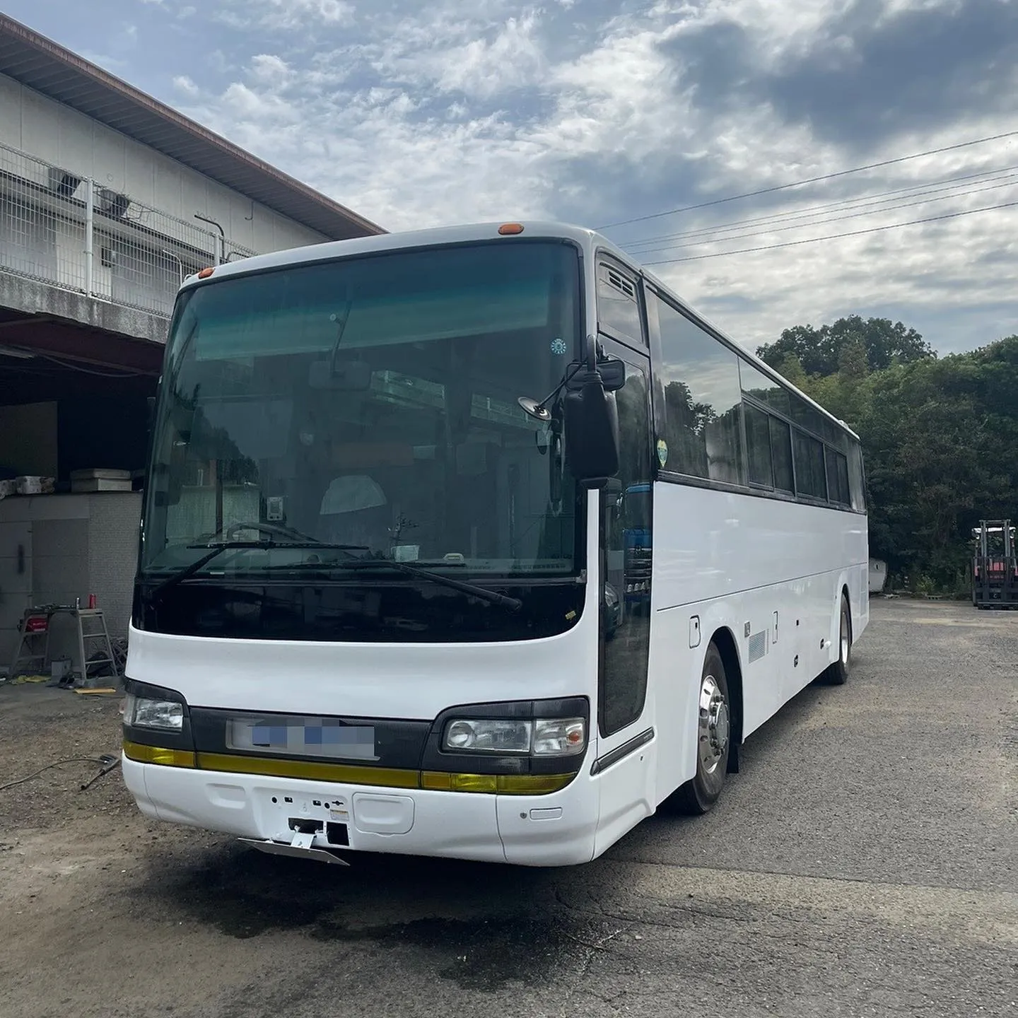 大型バス 全塗装 ステッカー剥がし 補修作業